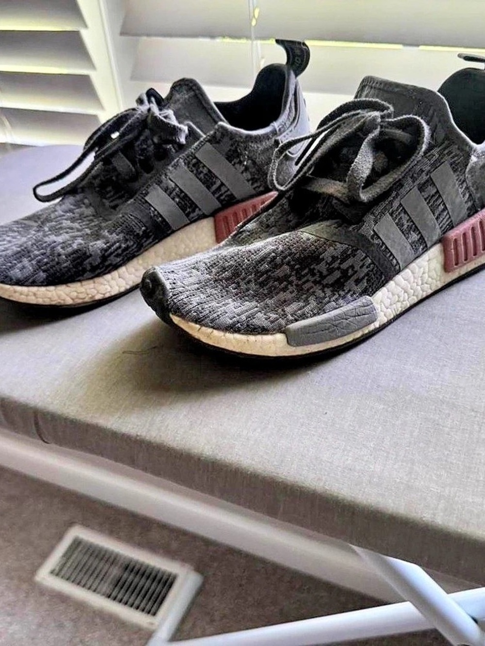 adidas NMD_R2 Women’s Sneakers US 8.5 Black & Pink